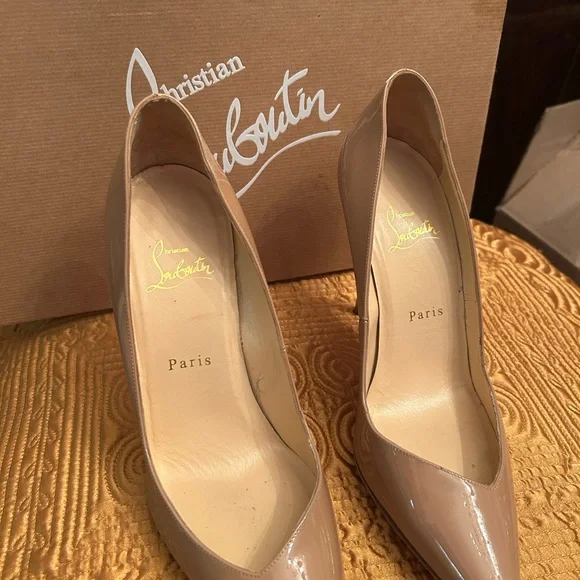 Christian Louboutin PRICE DROP EFFECTIVE. March 28, thru April 10th, 2026 - Picture 4 of 8